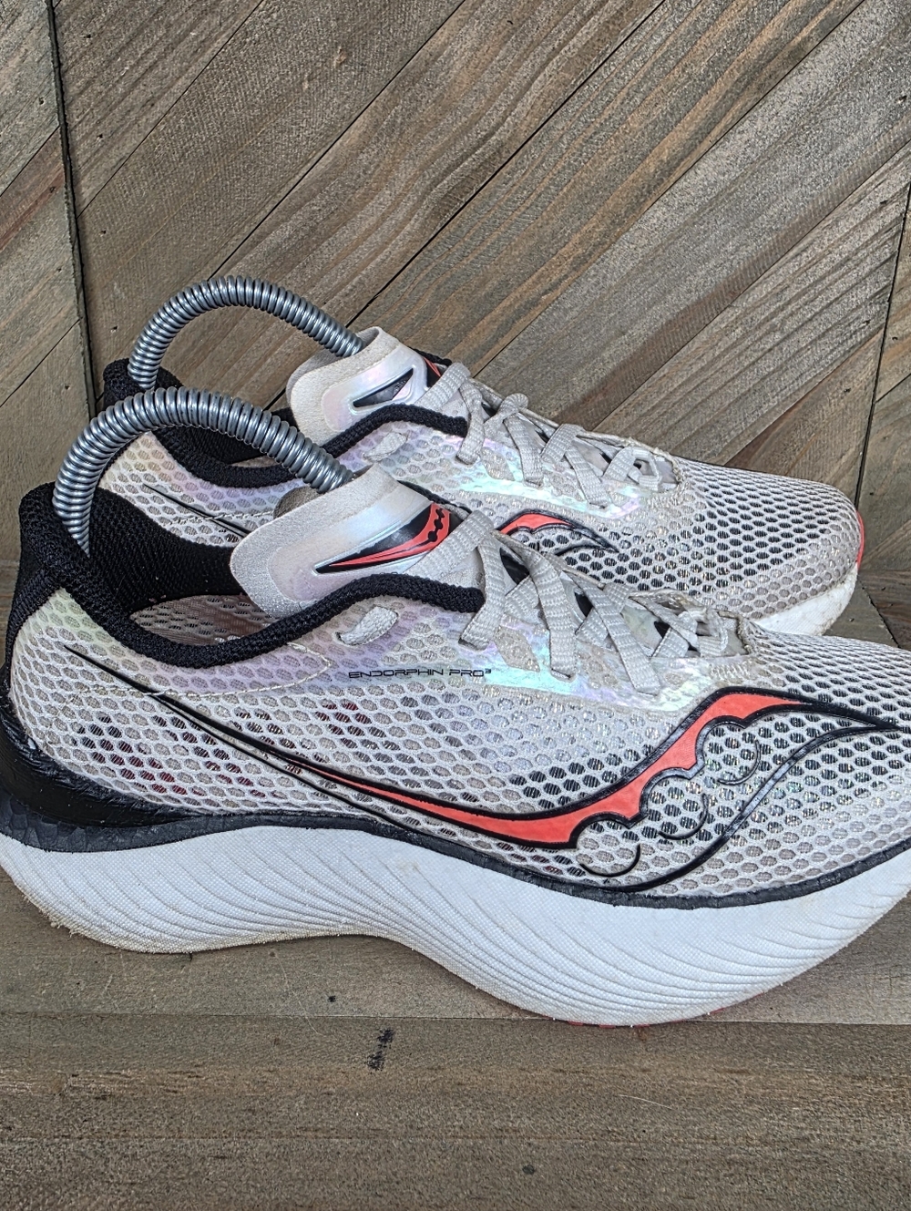 Saucony Endorphin Pro 3 Womens Athletic Running Shoes Size 7.5 White ViZiRed